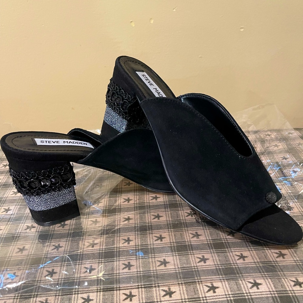 Steve Madden black velvet shoes